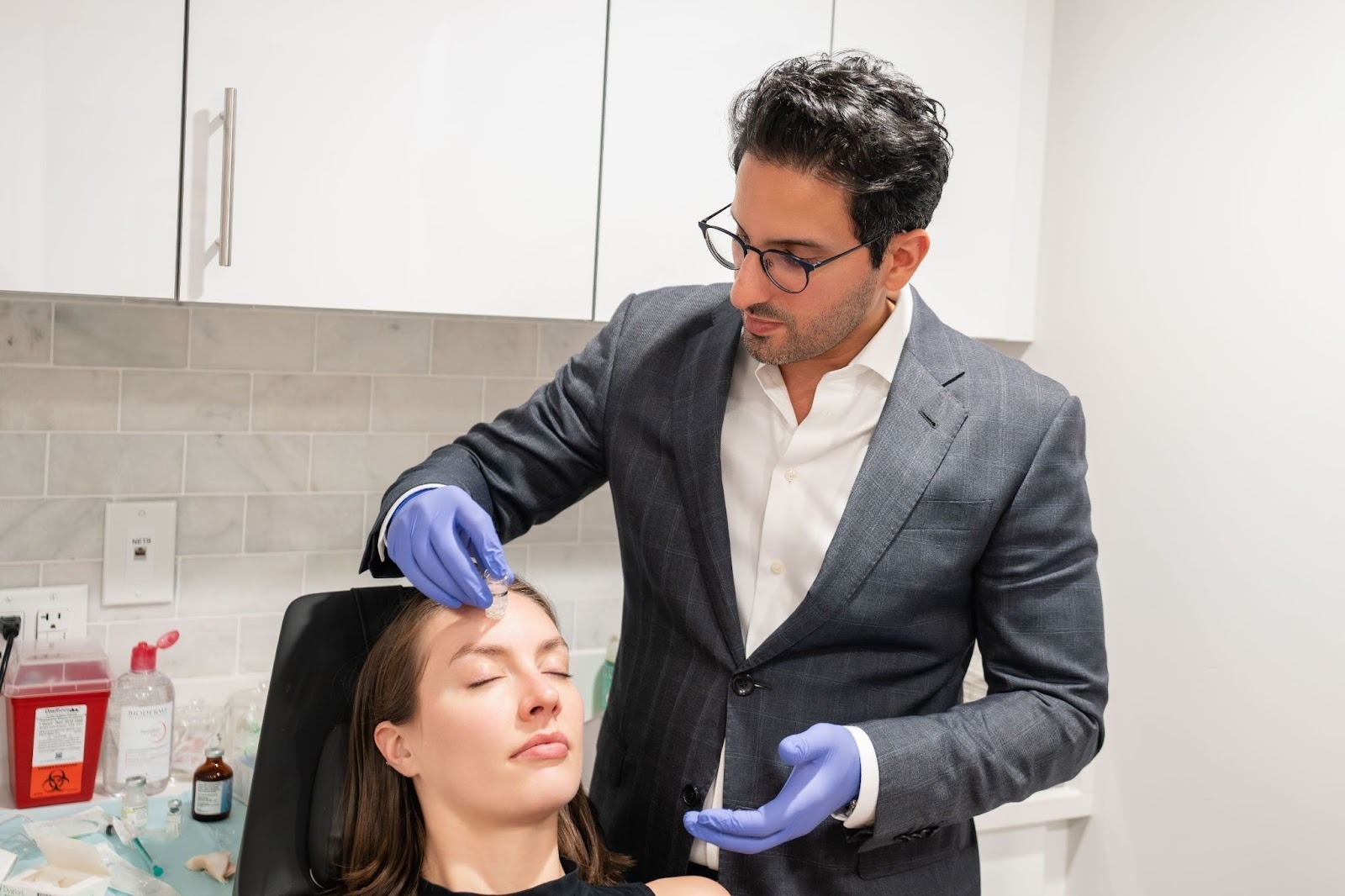 Why Holiday Facial Cosmetic Surgery Is the Perfect Self-Care Gift